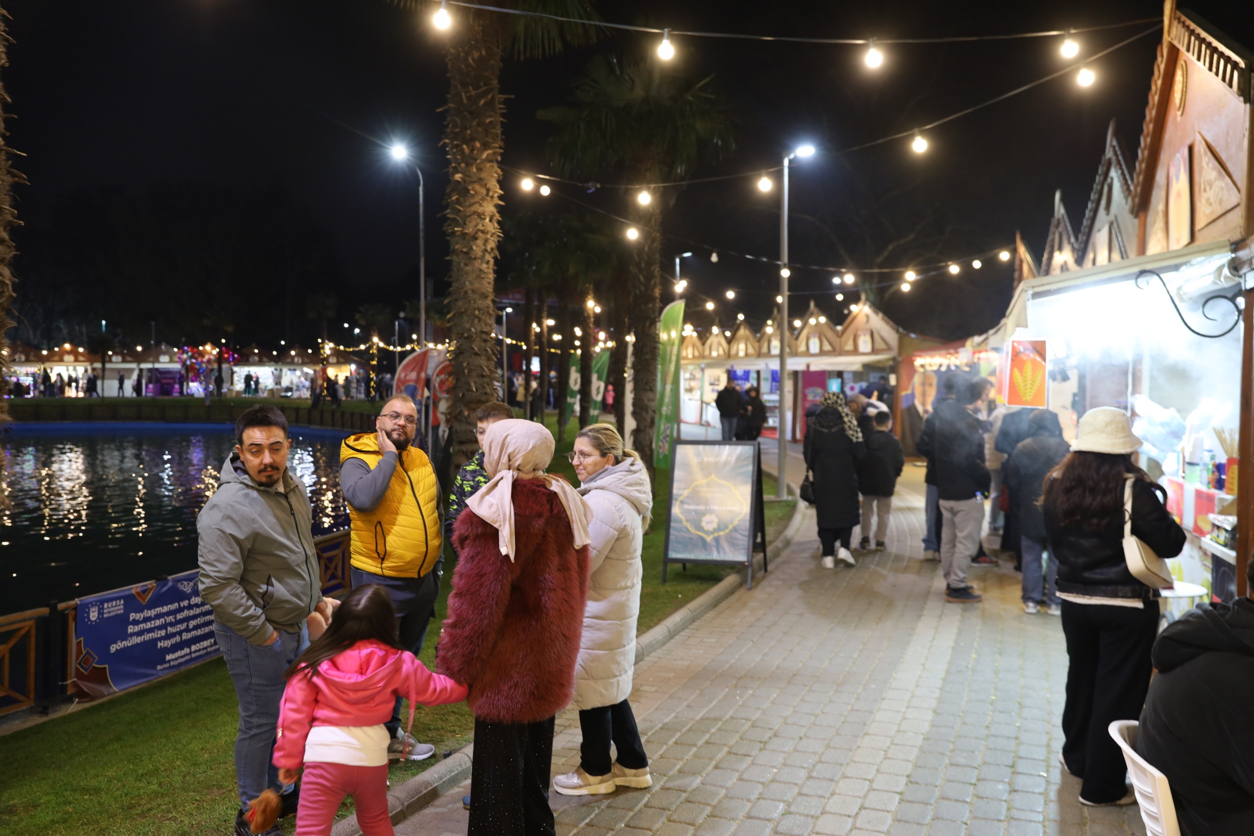 Büyükşehir'in Ramazan Meydanı'nda her yer ışıl ışıl