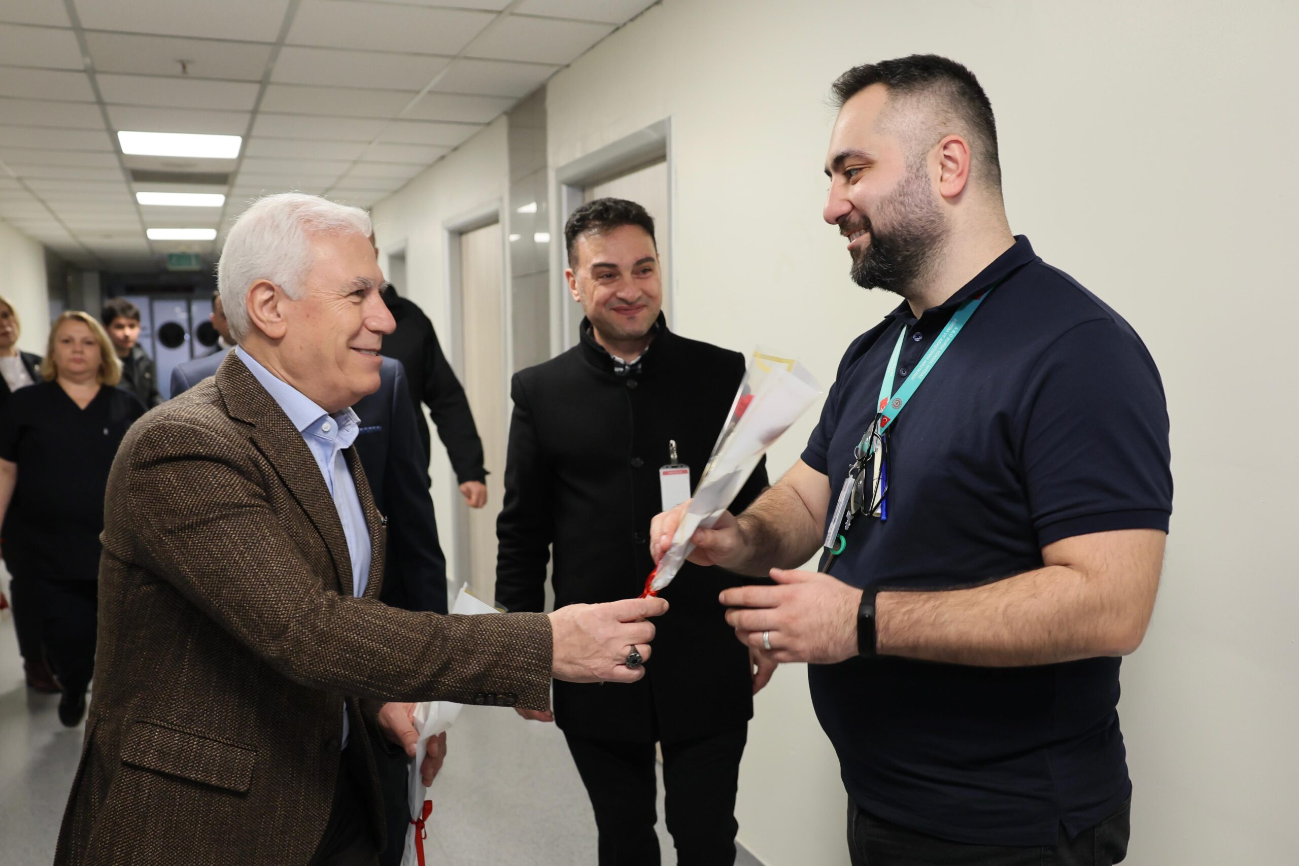 Başkan Bozbey'den sağlık çalışanlarına ziyaret