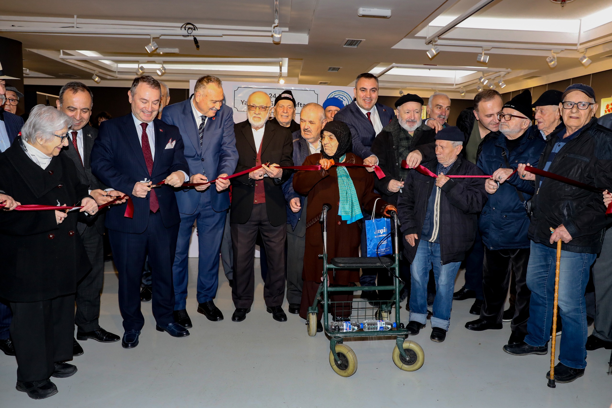 Olgun gençler, Yaşlılara Saygı Haftası’nda hünerlerini sergiledi