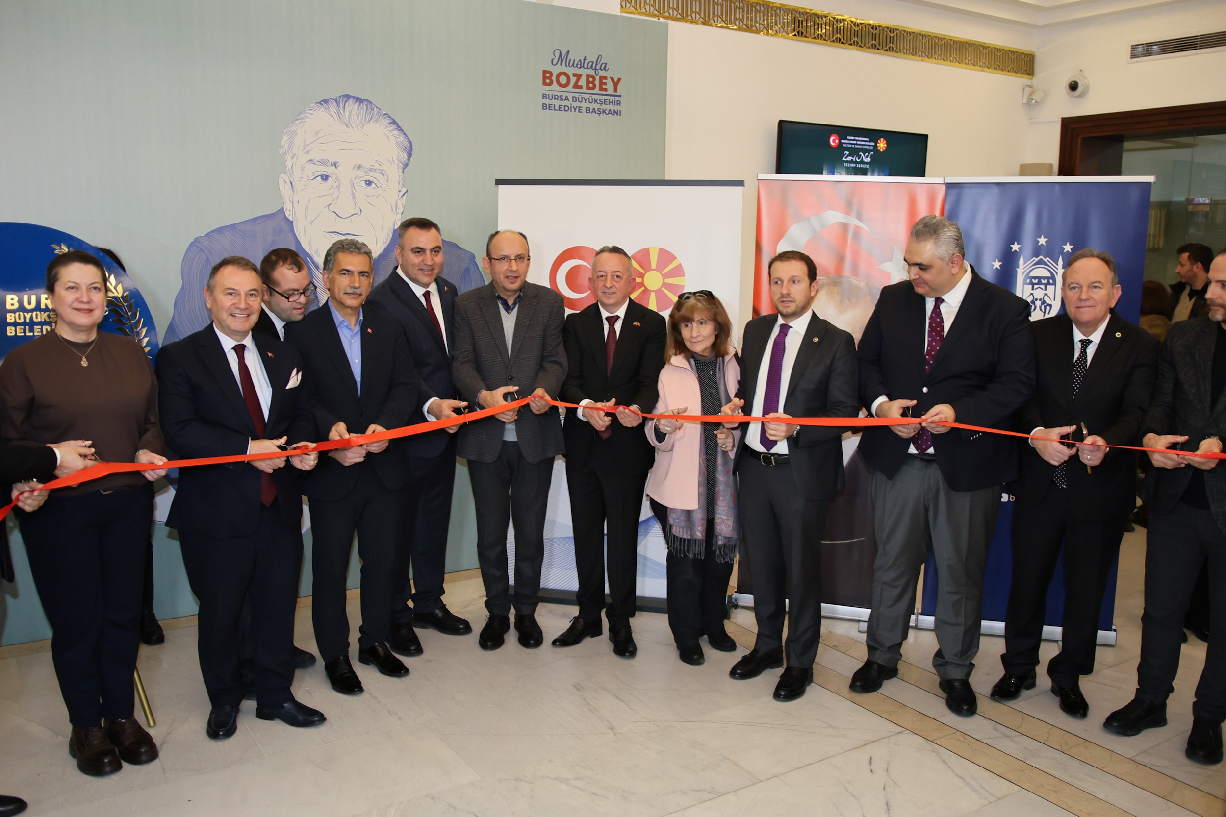 ‘Zer-i Nab’ tezhip sergisi Bursa’da ziyarete açıldı