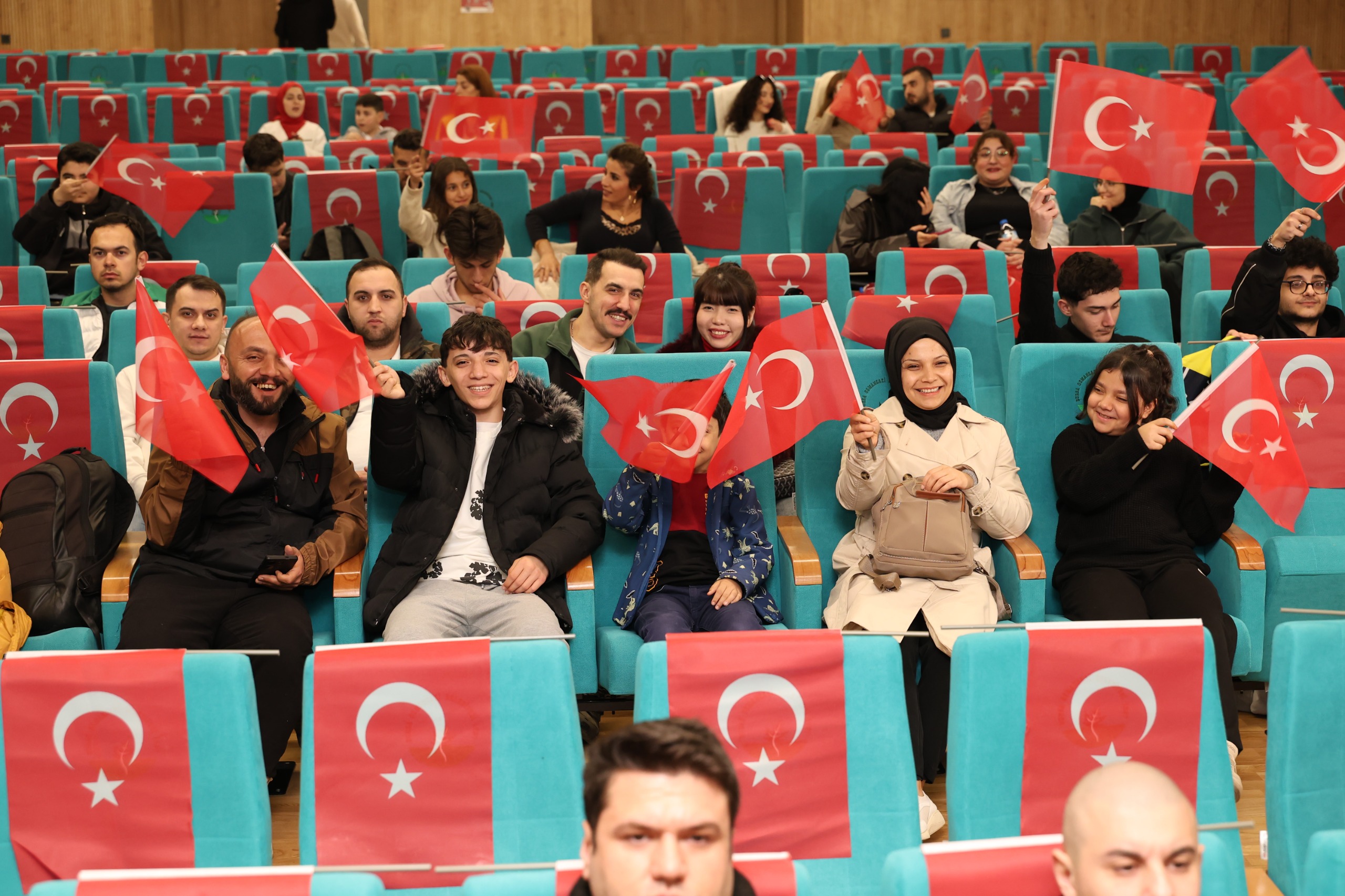 Milli Maç Heyecanı Osmangazi’de Dev Ekranda Yaşandı