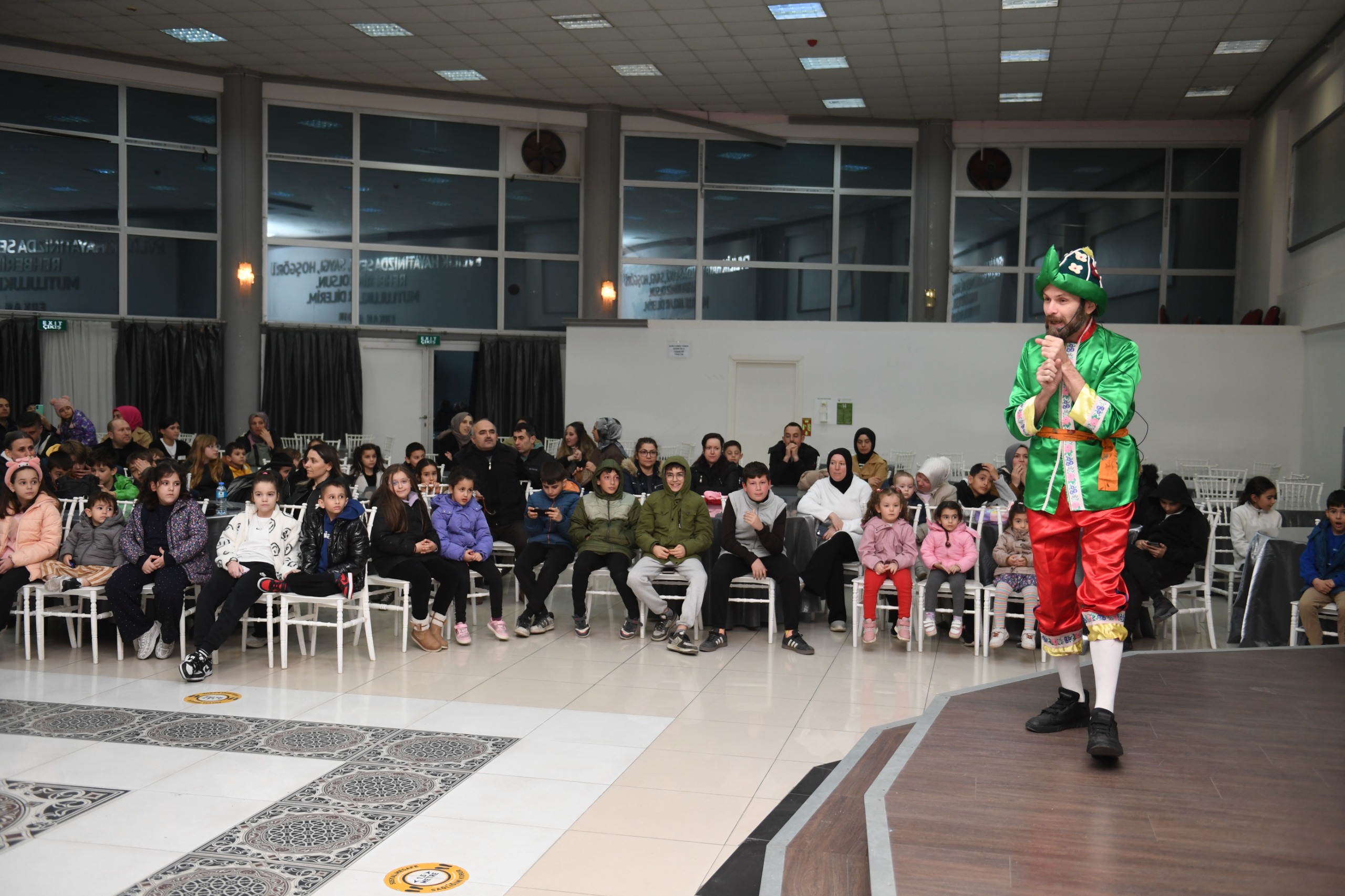 Ovaakça Karagöz ve Sihirbazlık Gösterisiyle Şenlendi