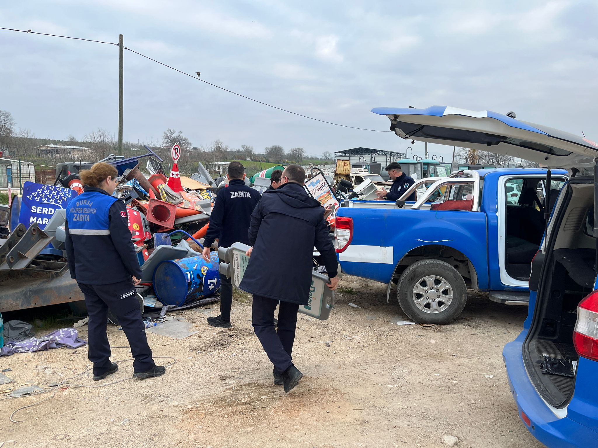 Nilüfer’de yaya yolları işgallerden arındırıldı