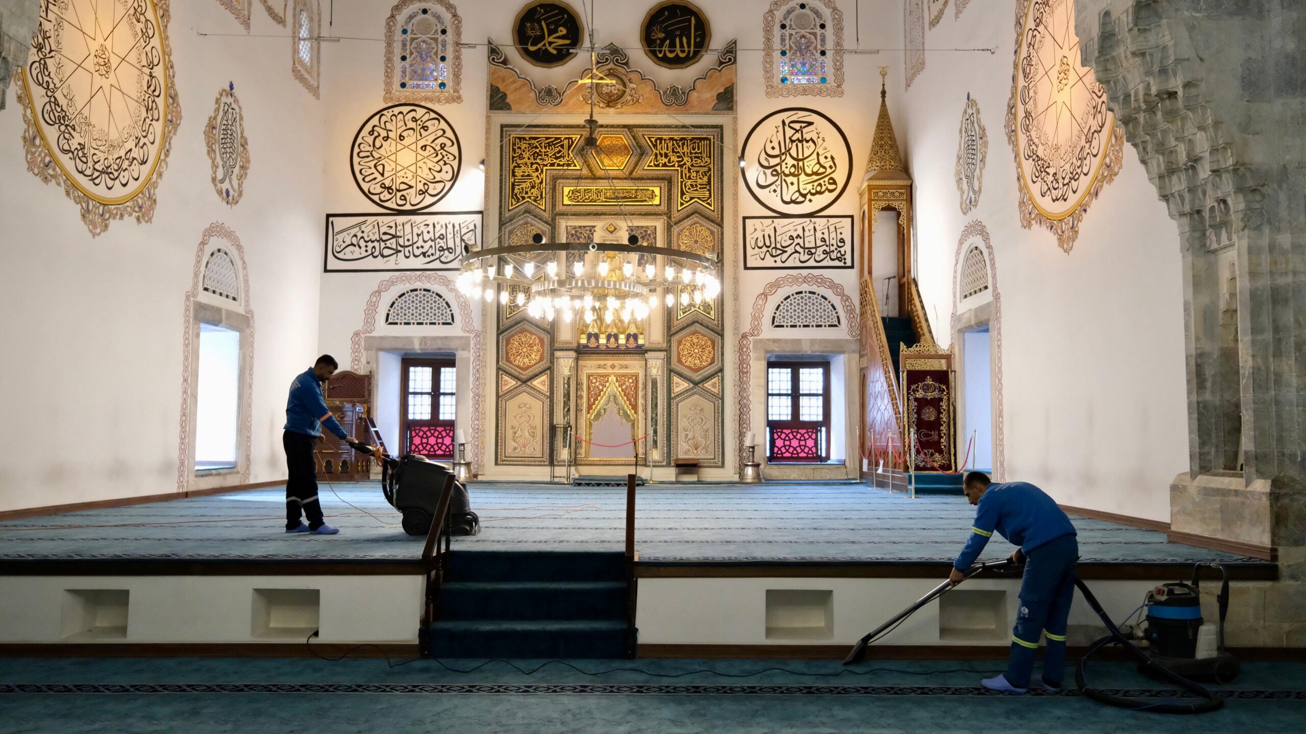 YILDIRIM’DA CAMİLERE BAYRAM TEMİZLİĞİ