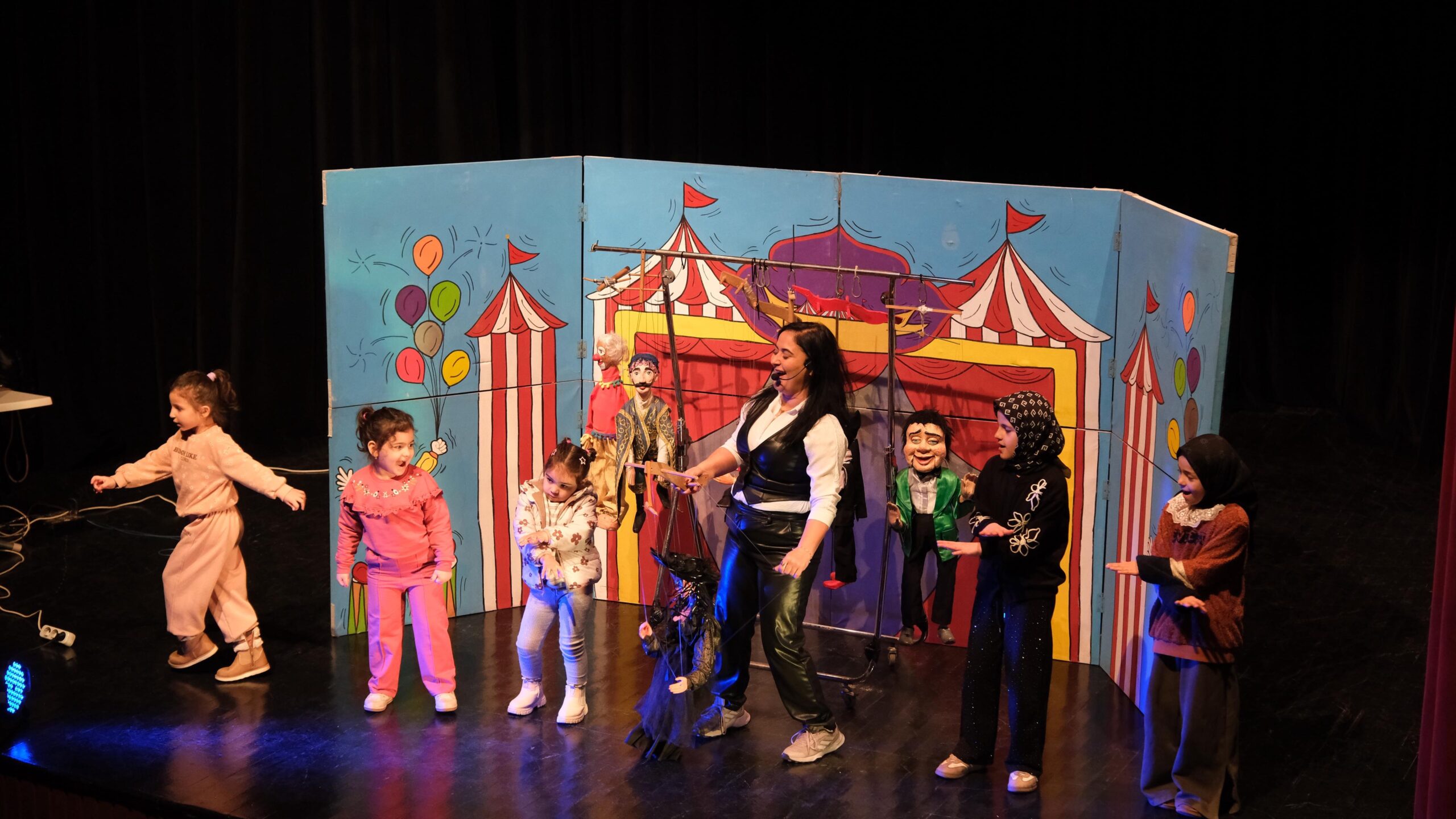 YILDIRIMLI ÇOCUKLARA KUKLA GÖSTERİSİ