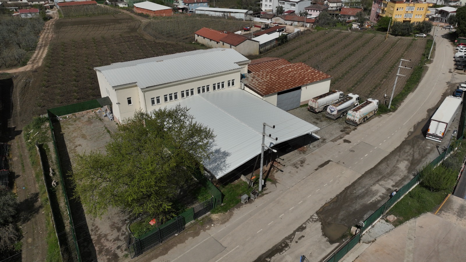 Büyükşehir'den kırsal mahallelere malzeme desteği