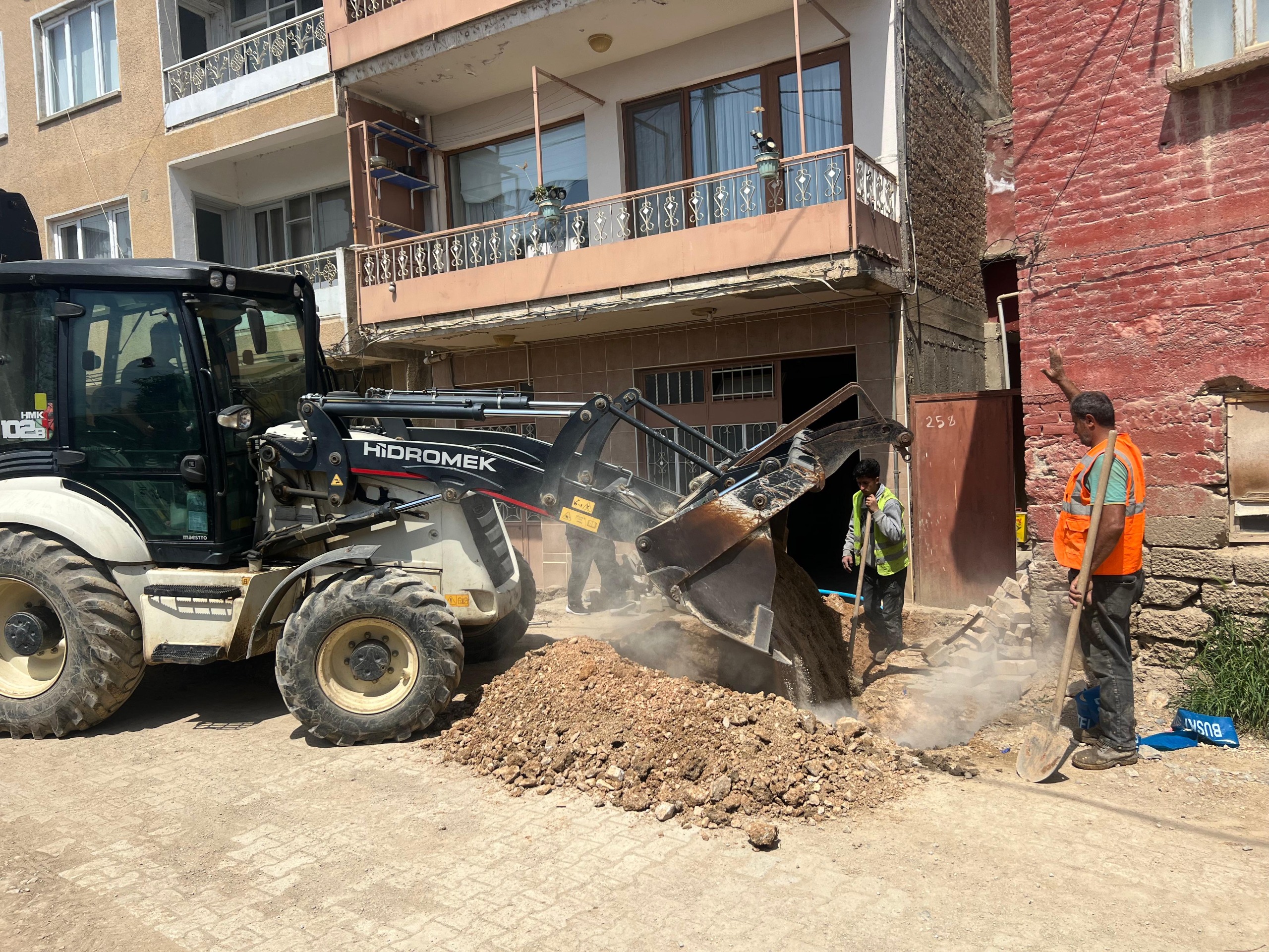 Büyükşehir'den Orhangazi'ye dev altyapı hizmeti