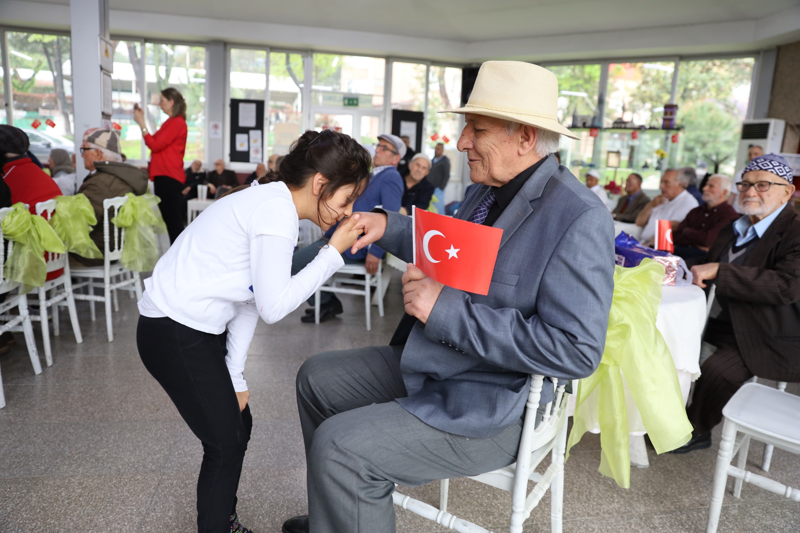 Miniklerden iç ısıtan 23 Nisan kutlaması