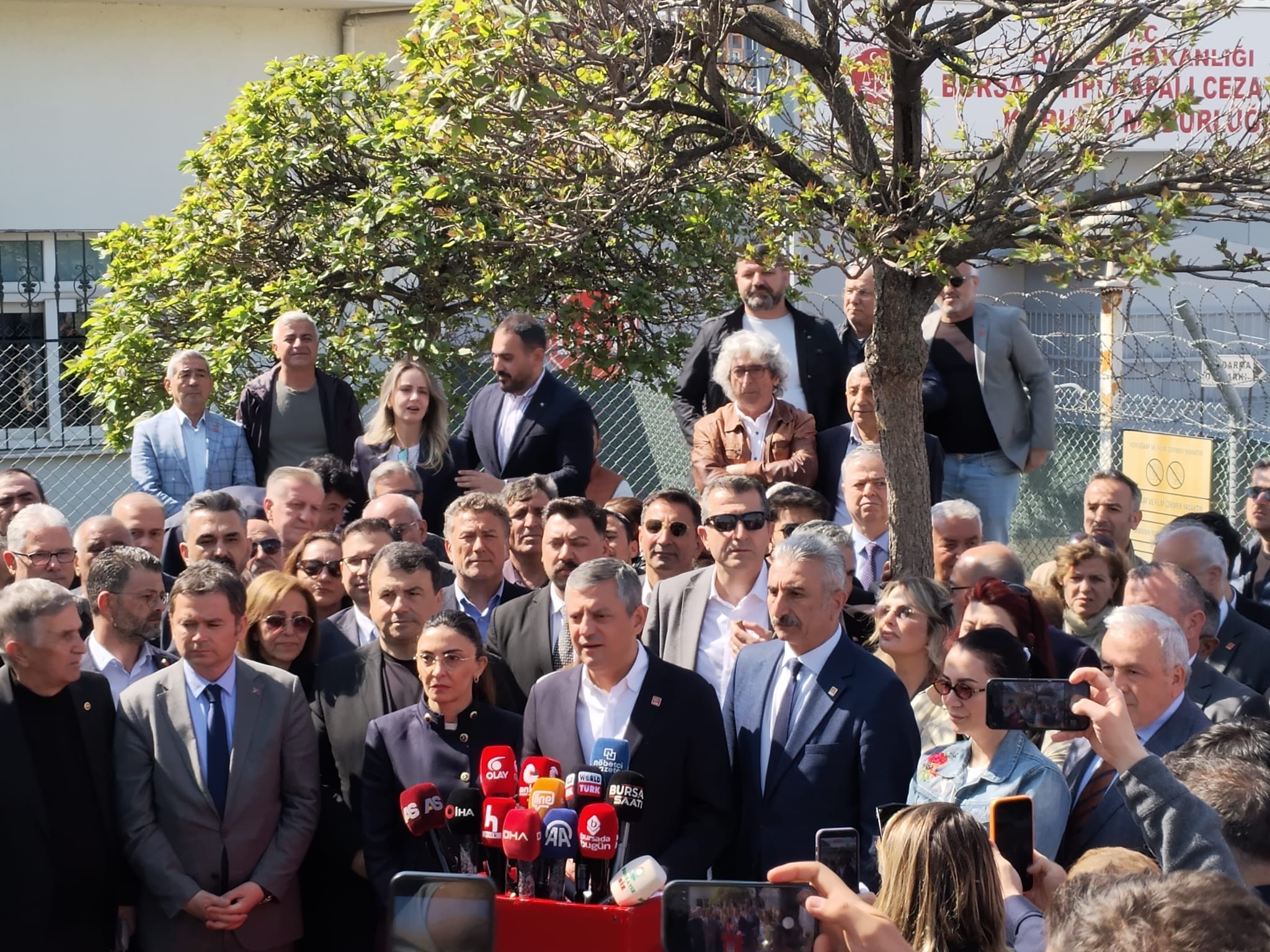 Özgür Özel’den Bursa’da Sert Açıklamalar: "Bursa’nın İradesine Çöktüler!"