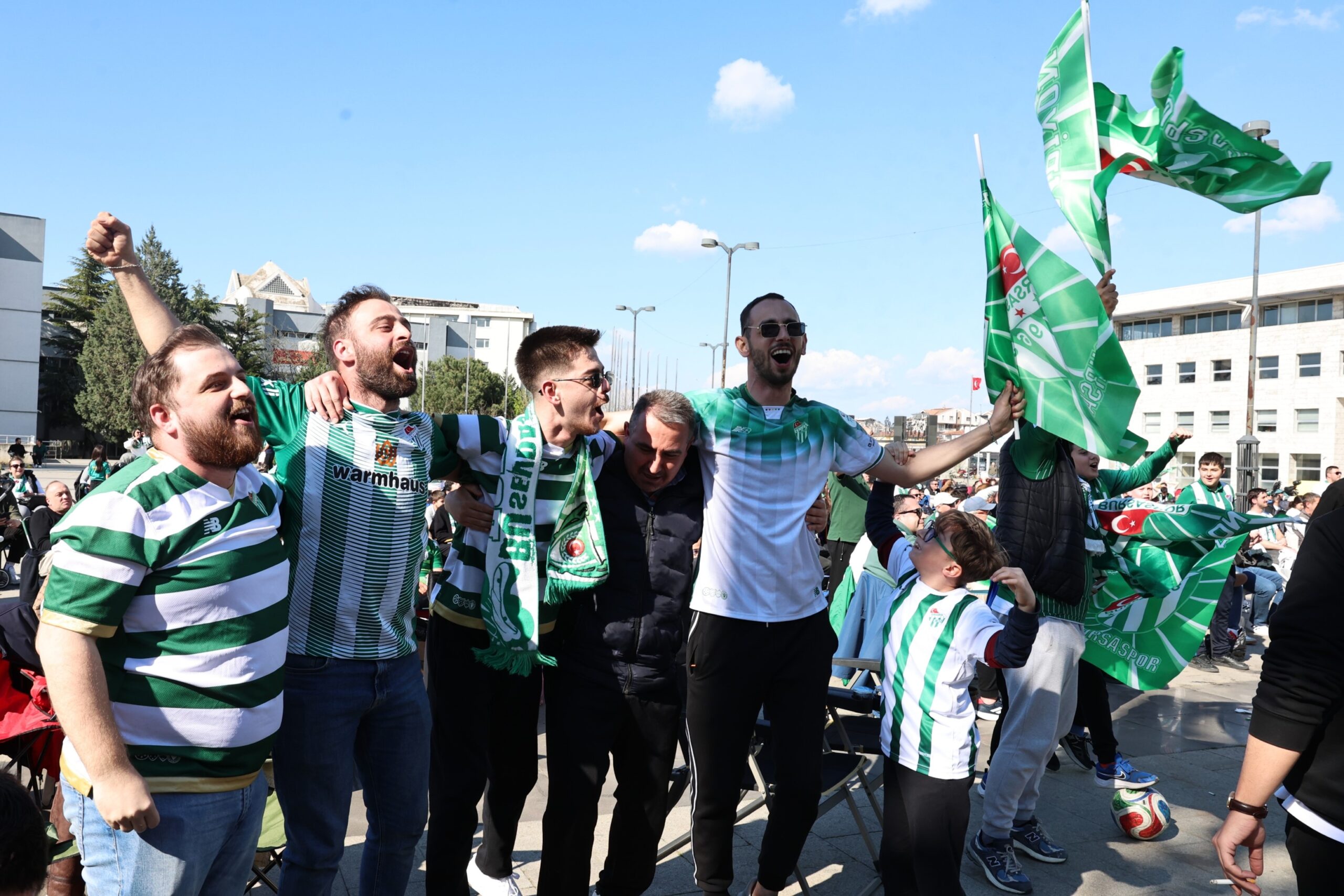 Bursaspor’un şampiyonluk heyecanı Nilüfer’de zirve yaptı