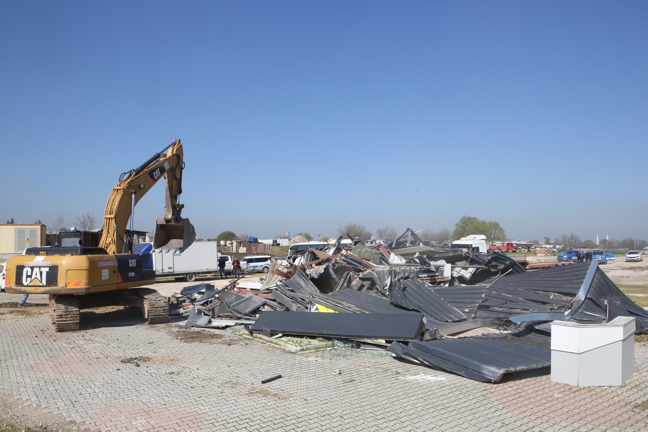 Nilüfer’de kaçak yapılar yıkıldı