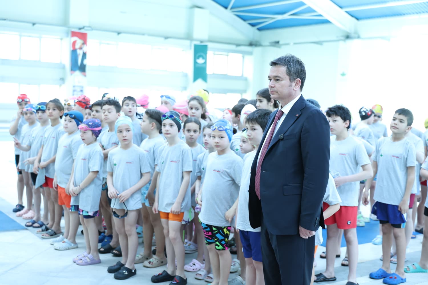 Osmangazi Belediyesi’nden 23 Nisan’a Özel Yüzme Şenliği