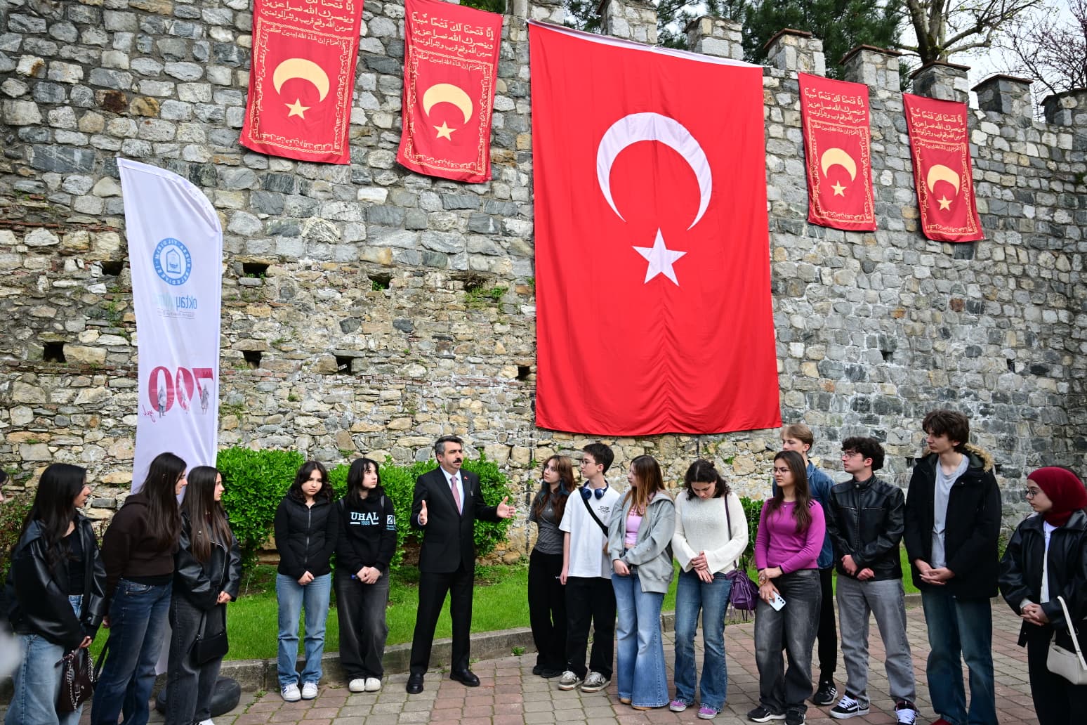 BAŞKAN YILMAZ GENÇLERE FETHİ ANLATTI