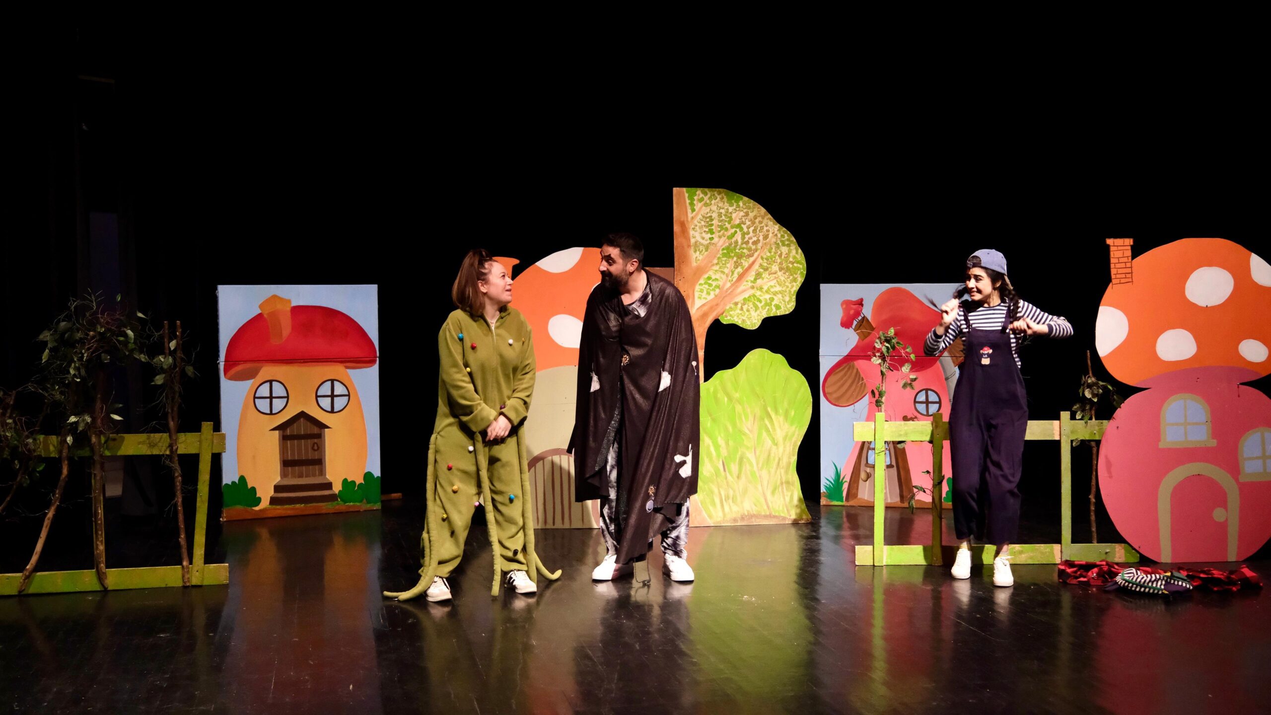 ALİŞ’İN MACERALARI YILDIRIMLI ÇOCUKLARLA BULUŞTU