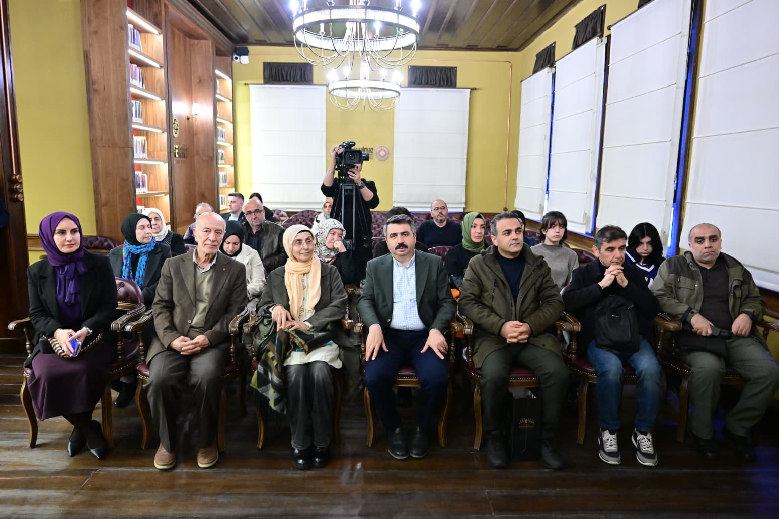 ELEŞTİREL DÜŞÜNCENİN MERKEZİ YILDIRIM